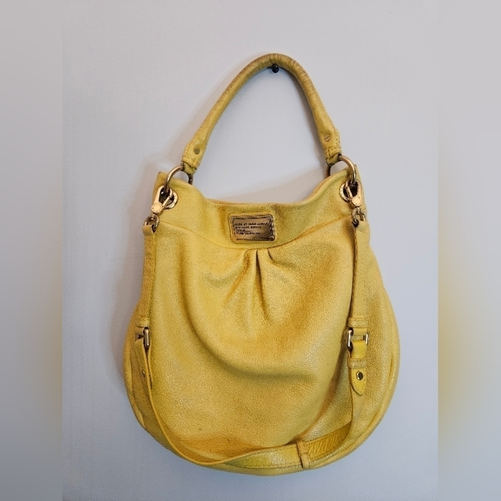 Marc by Marc Jacob Yellow Classic Hobo Leather Hand Bag. - Picture 1 of 17